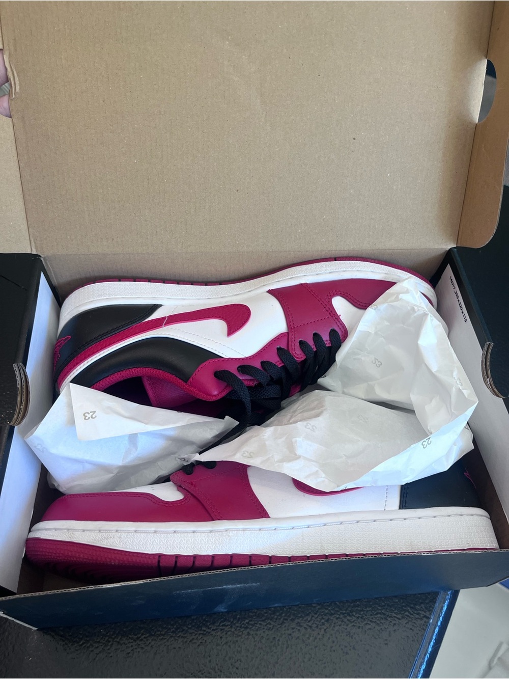 Men's size 10 Nike air jordan Low-Top Athletic Sneakers in White and red EUC